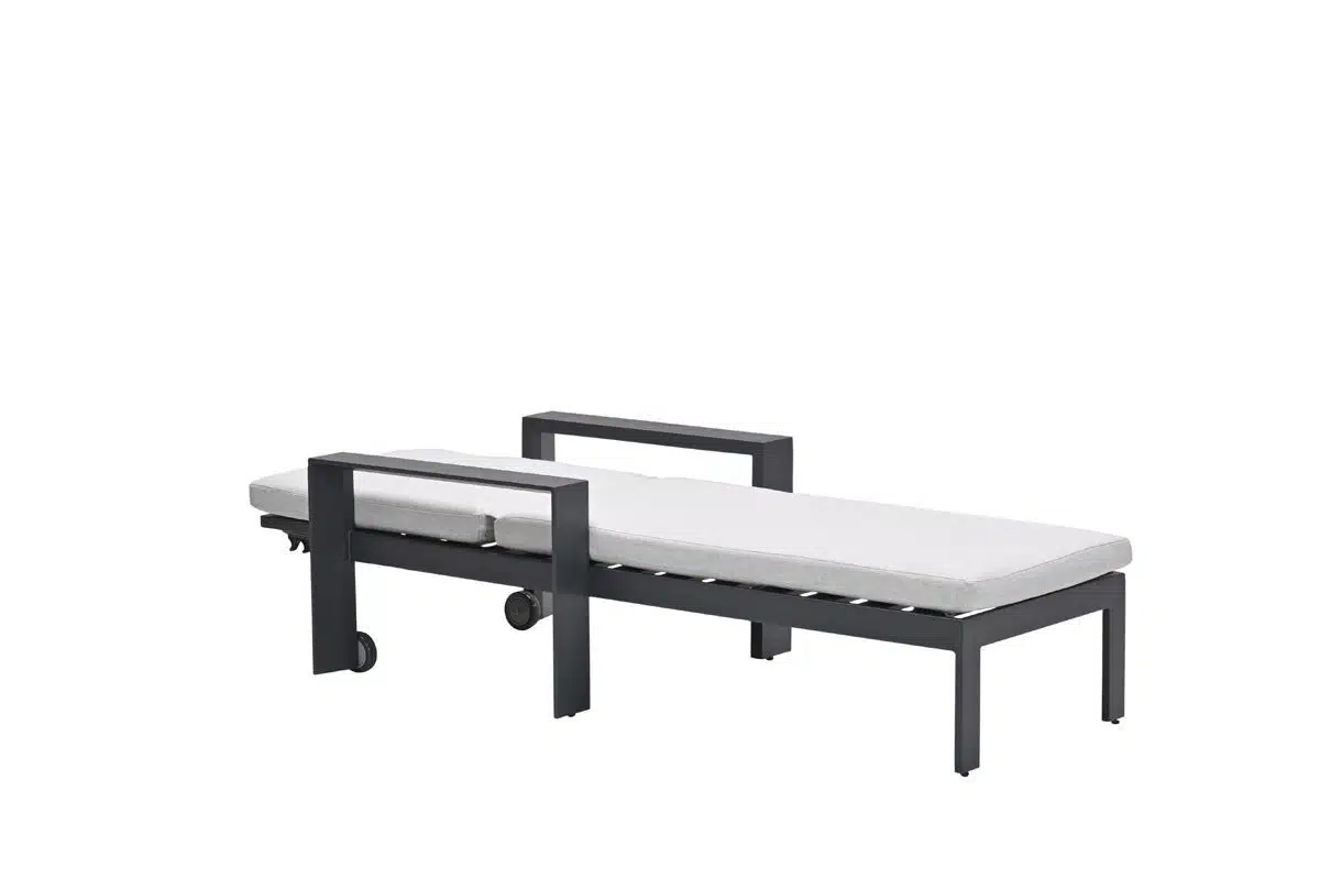 Levanto ligbed carbon black / valley sand