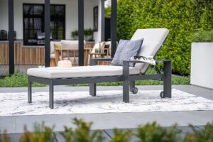 Levanto ligbed carbon black / valley sand