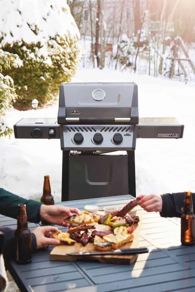 Napoleon Freestyle™ 365, 3 hoofdbranders, zijbrander en deur, zwart