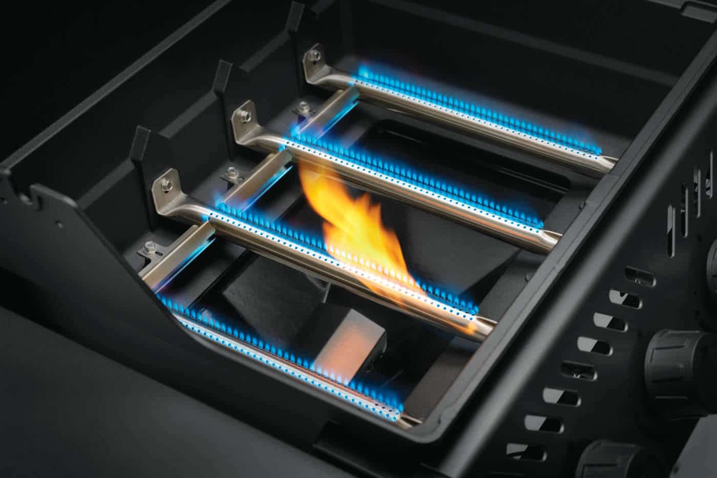 Napoleon Freestyle™ 425, 4 hoofdbranders, zijbrander en deur, zwart