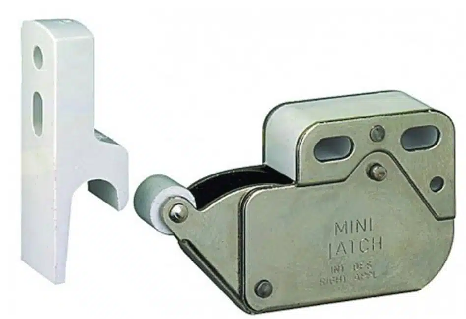 Snapslot mini latch